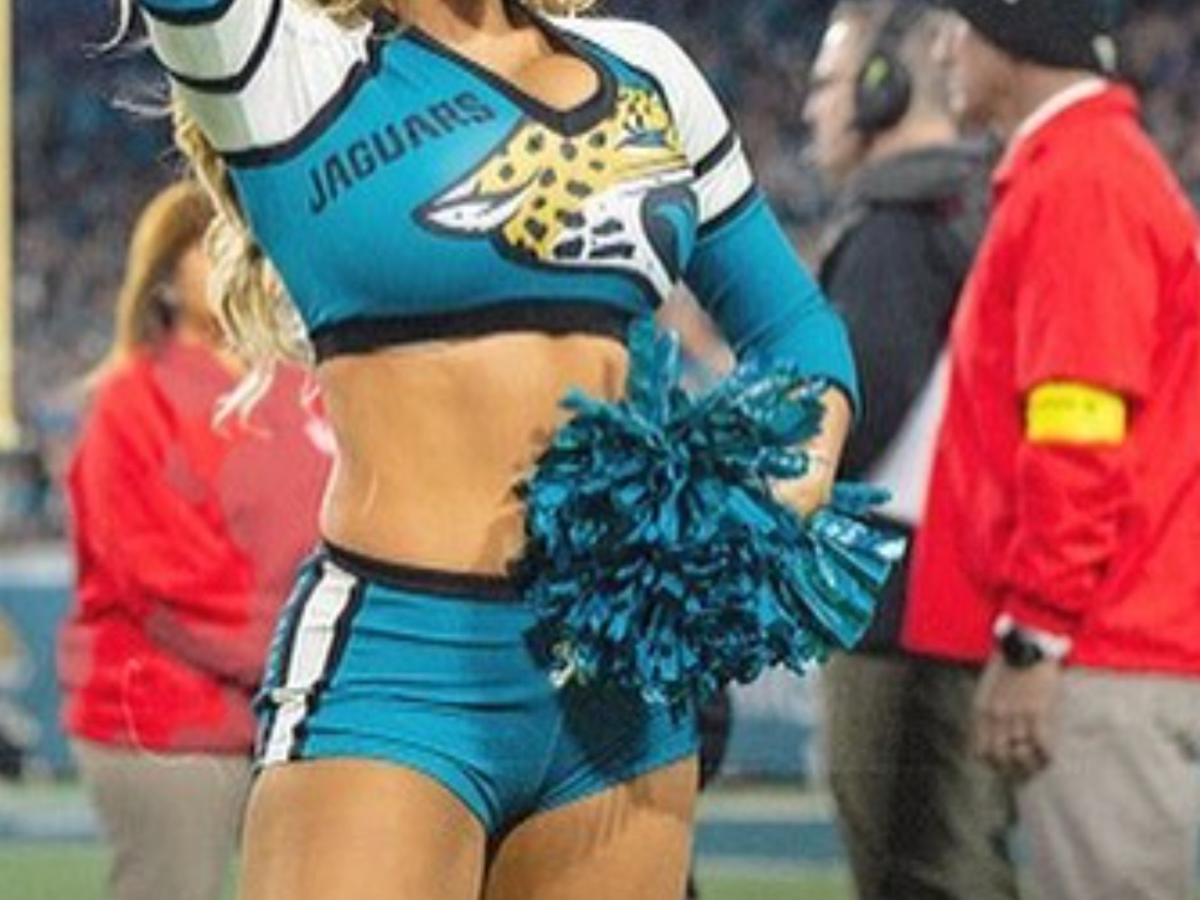 Jacksonville Jaguars Cheerleaders on X: Jessica is February's featured  cheerleader in THE ROAR Calendar. Get your copy at:    / X