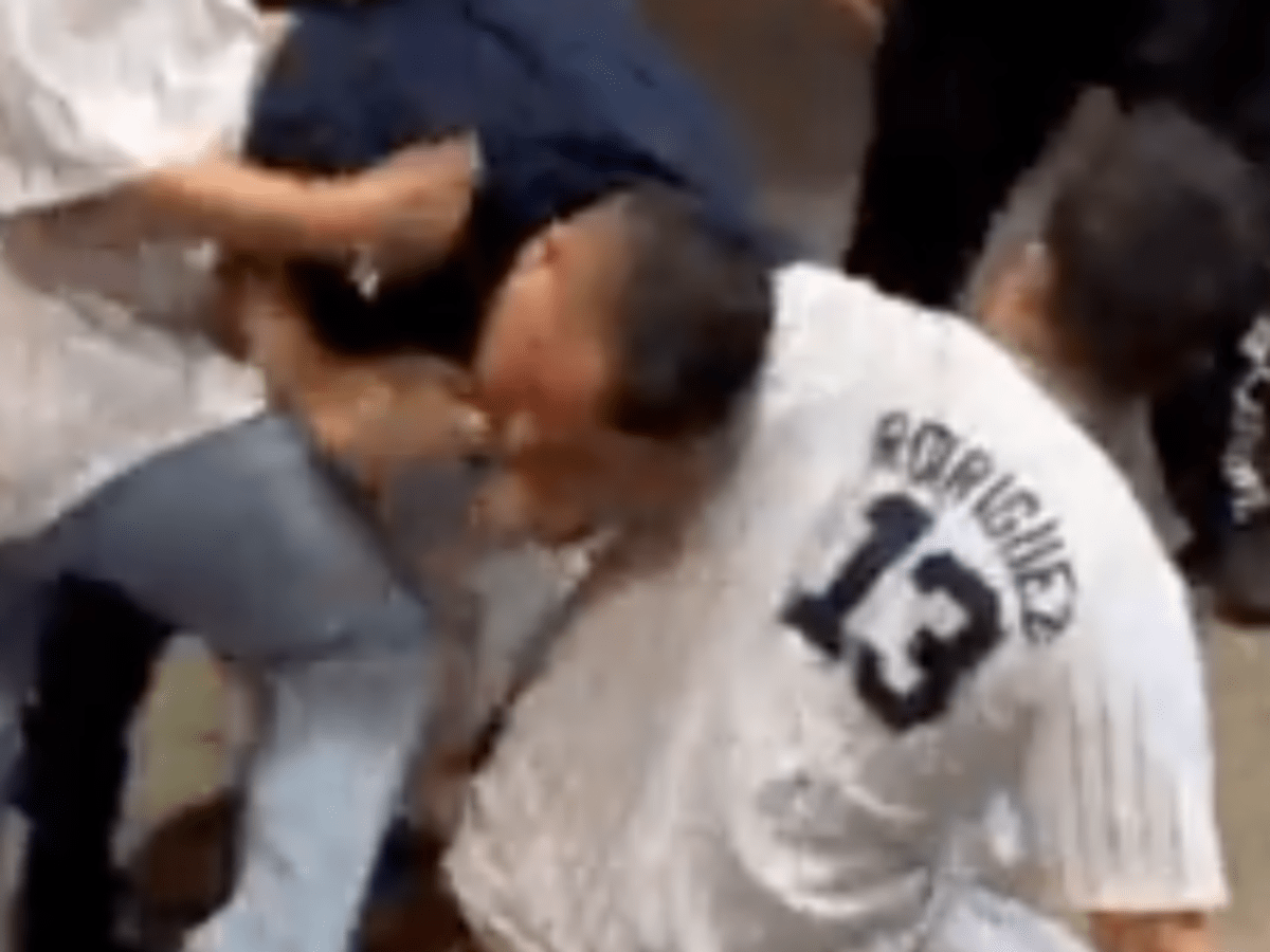 MLB Fans React To Ugly Scene At Yankee Stadium