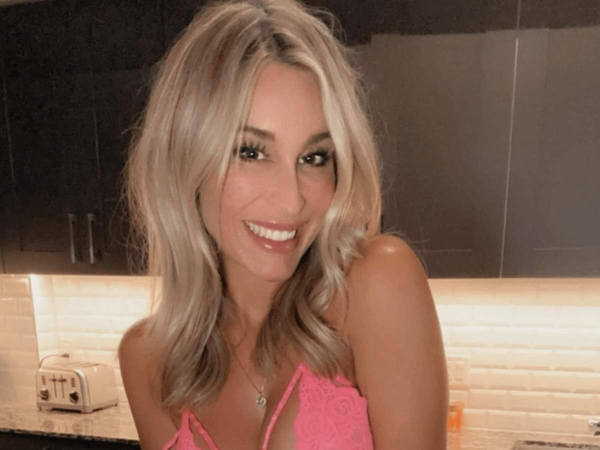 OnlyFans Star Reacts To LeVeon Bell Joining The Platform - The Spun