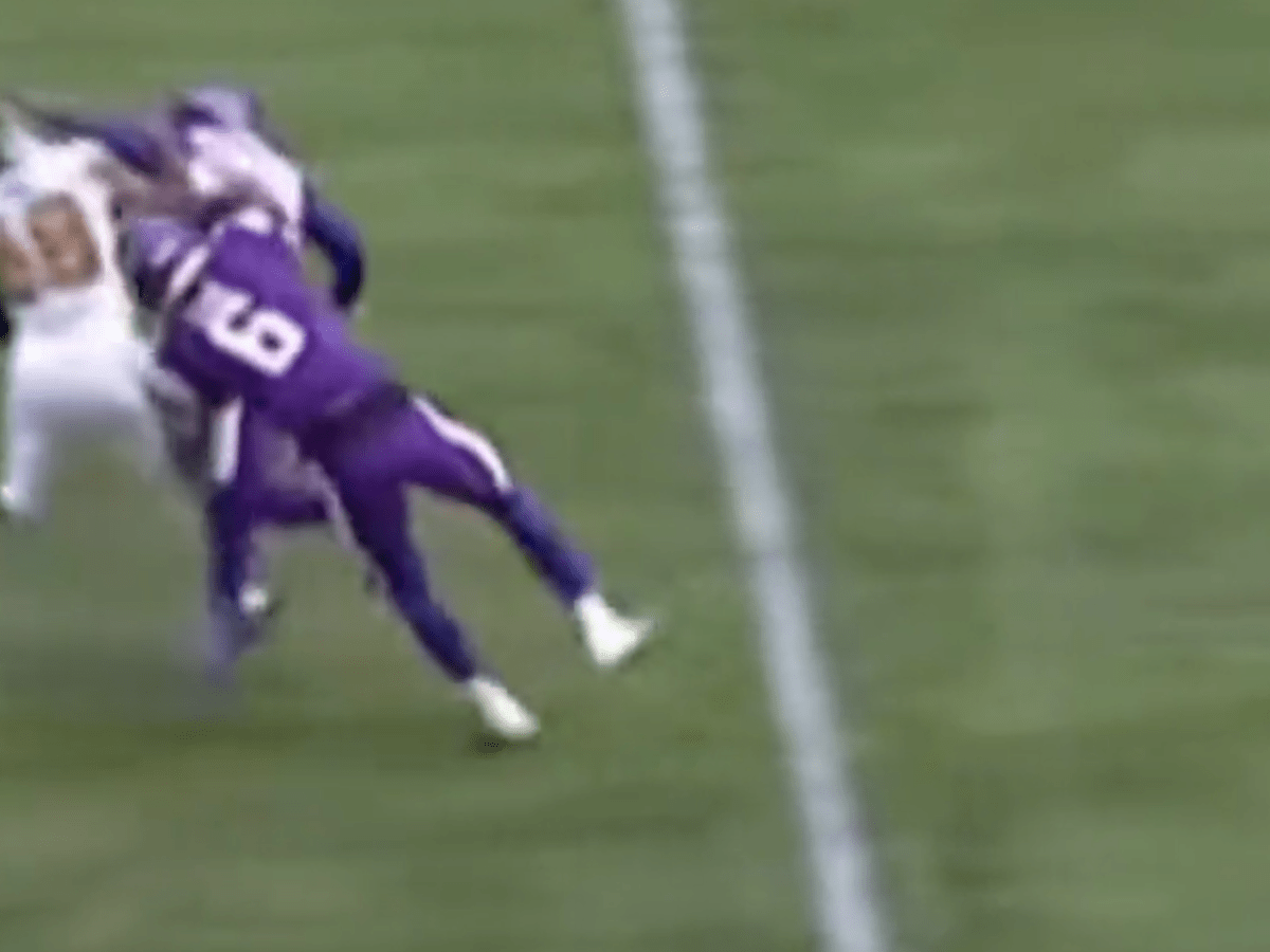 Vikings' Lewis Cine suffers gruesome knee injury, taken out of