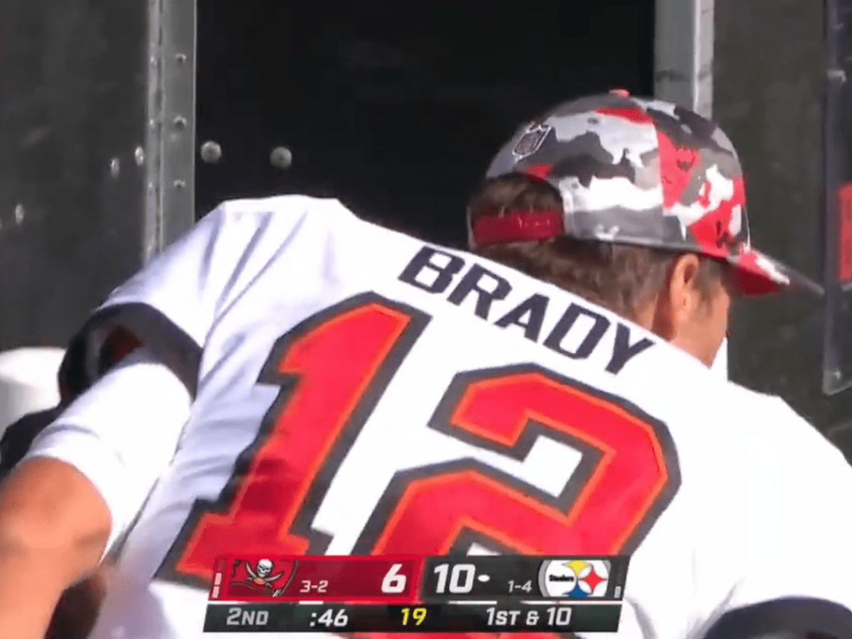 Everyone Made Same Joke About Tom Brady's Sideline Blowup - The