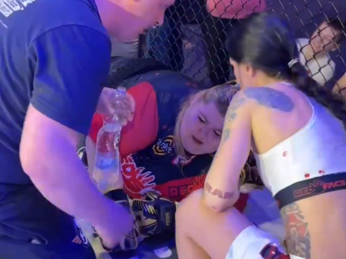 Video: MMA Fighter Accidentally Knocks Herself Out In Fight - The Spun