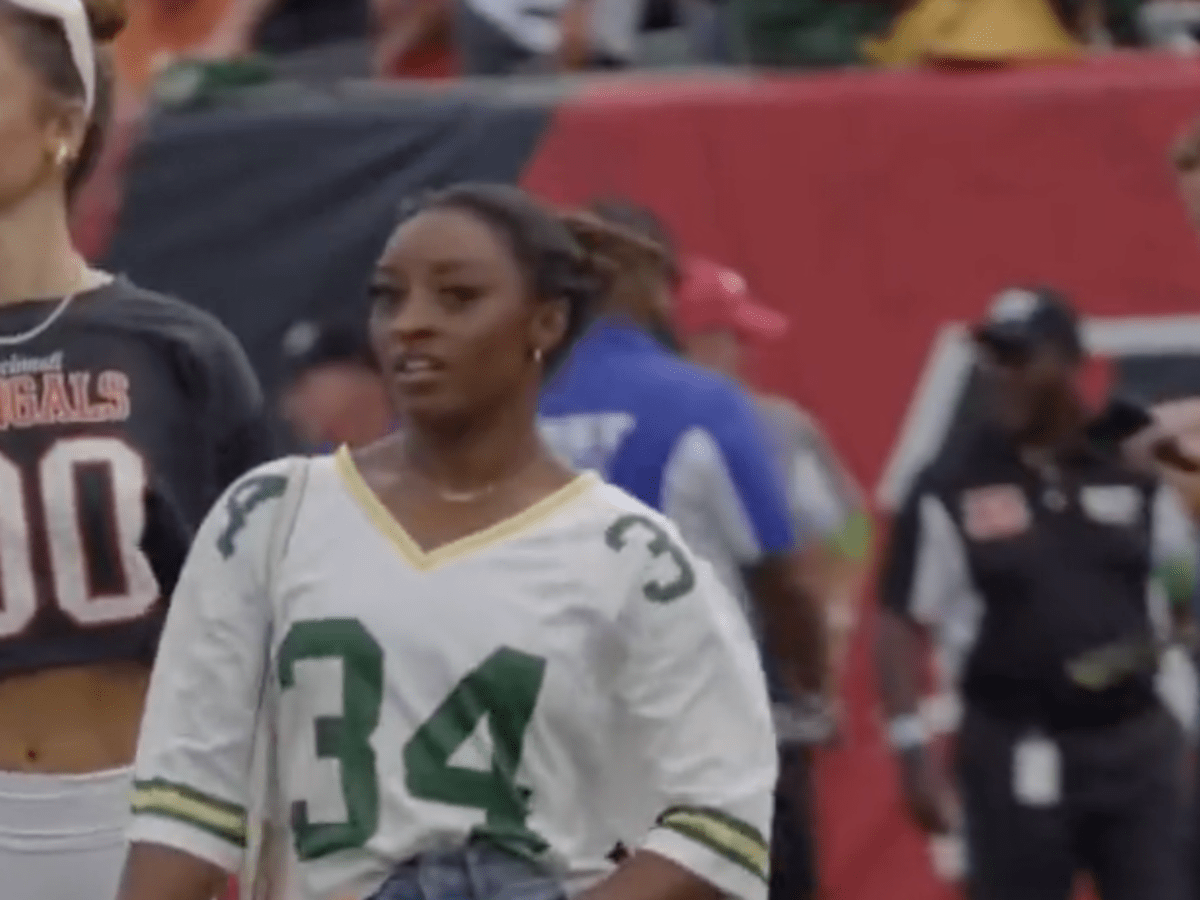 Simone Biles Supports Jonathan Owens at Green Bay Packers