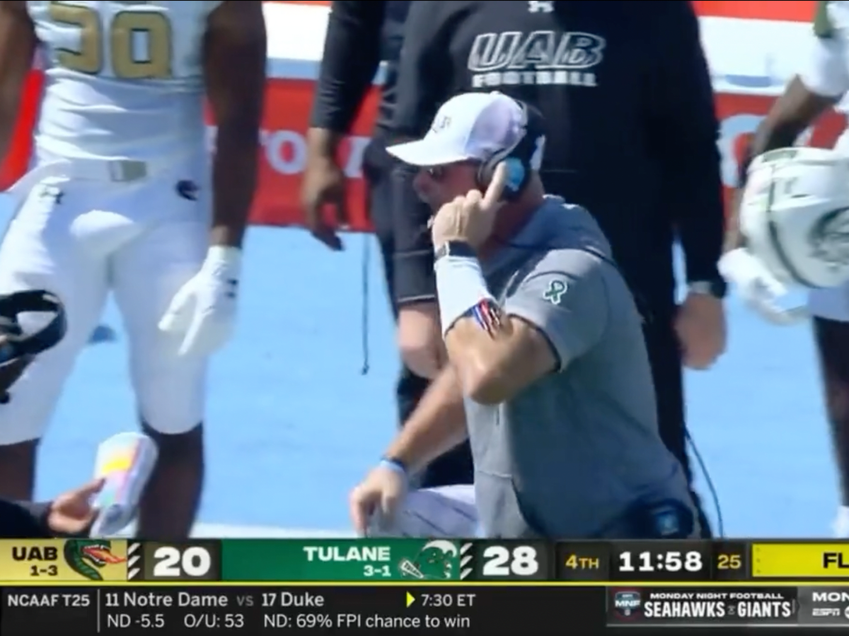 Trent Dilfer goes ballistic on his UAB coaching staff after penalty