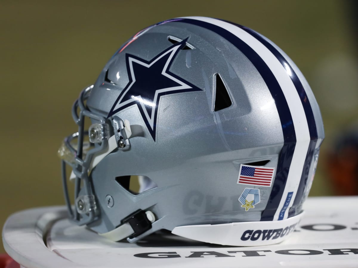 Look Cowboys Reveal Throwback Helmet For 2022 Season The Spun