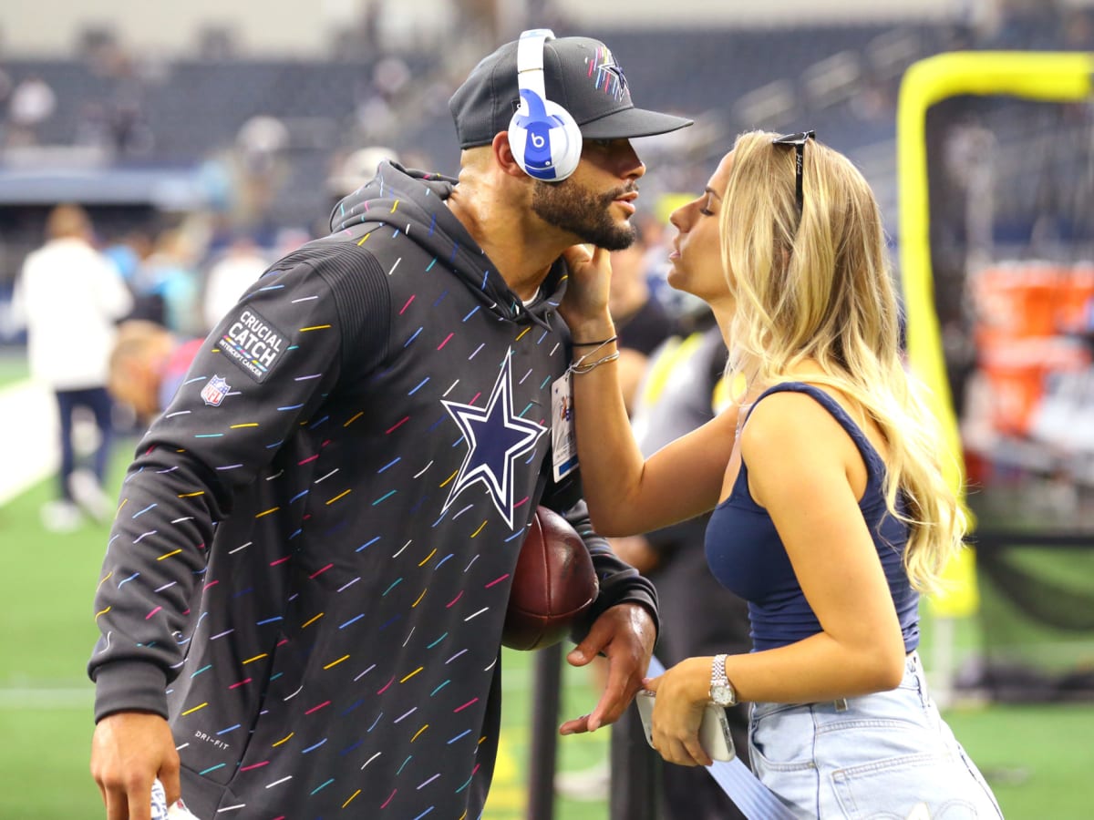 Dak Prescott s Girlfriend s Gameday Outfit Went Viral Yesterday