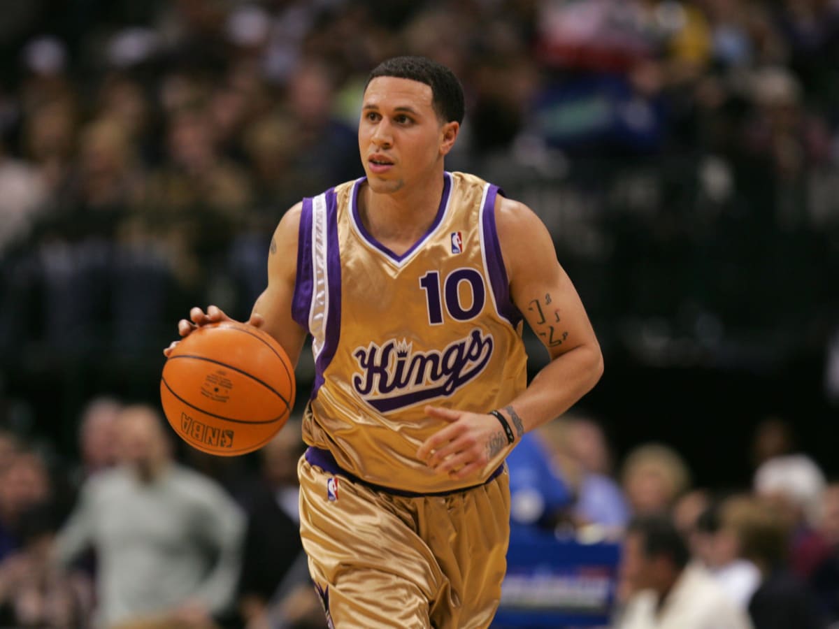 Gold discount kings jersey