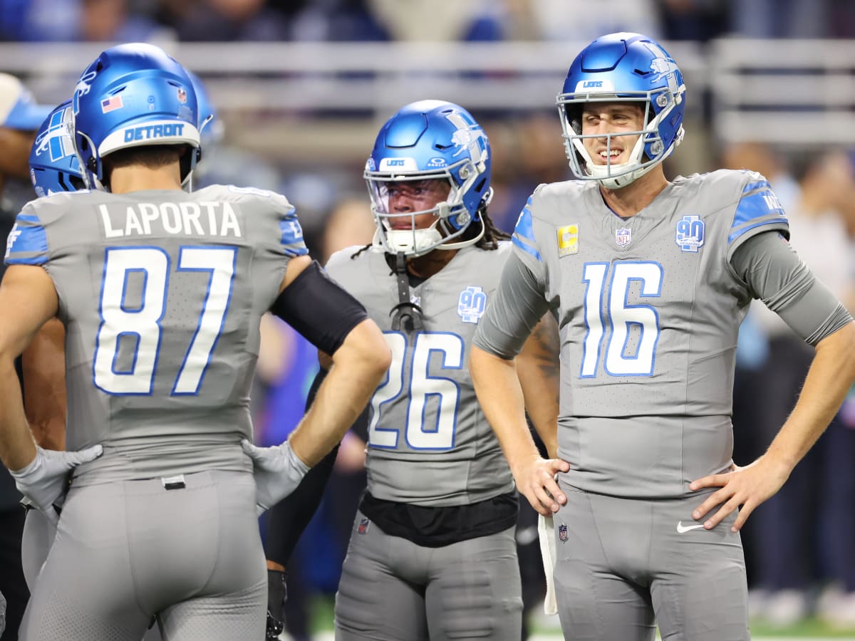 Detroit lions outlet helmets
