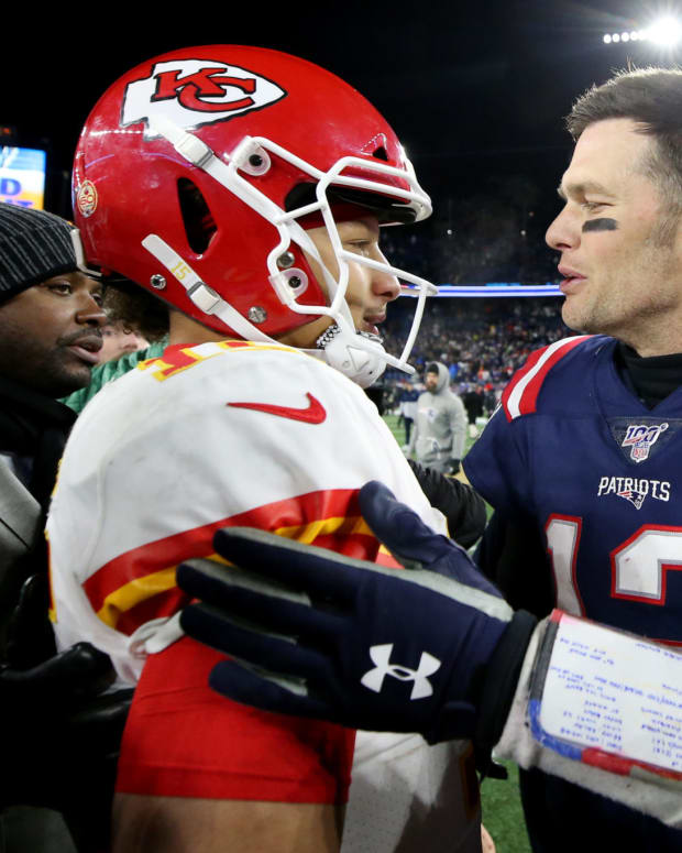 Tom Brady shakes Patrick Mahomes' hand following a Patriots-Chiefs game.