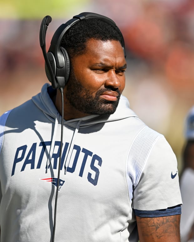 CLEVELAND, OH - OCTOBER 16: Linebackers coach Jerod Mayo of the New England Patriots looks on prior to a game against the Cleveland Browns at FirstEnergy Stadium on October 16, 2022 in Cleveland, Ohio. (Photo by Nick Cammett/Diamond Images via Getty Images)