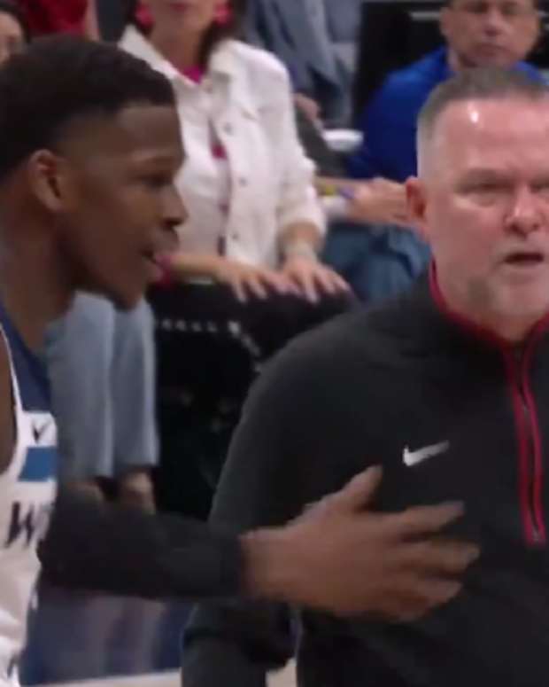 Nuggets head coach Michael Malone goes on court to yell at referee Marc Davis.
