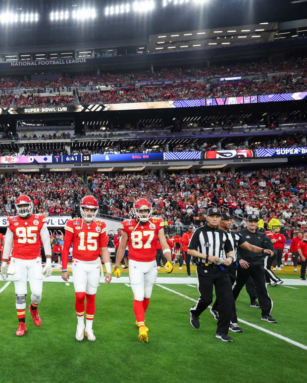 NFL fans are reacting to the photo of the Chiefs captains.