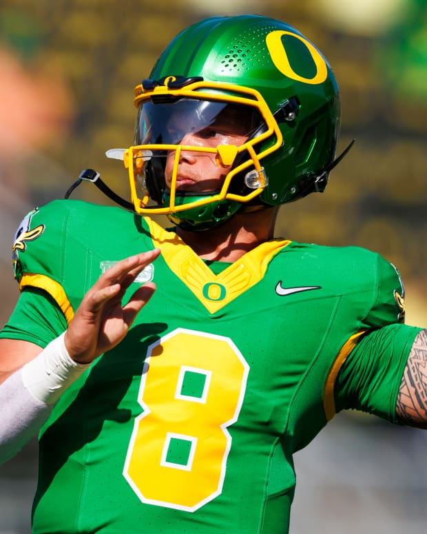 EUGENE, OREGON - AUGUST 31: Dillon Gabriel #8 of the Oregon Ducks throws during a game against Idaho Vandals at Autzen Stadium on August 31, 2024 in Eugene, Oregon. (Photo by Ric Tapia/Getty Images)