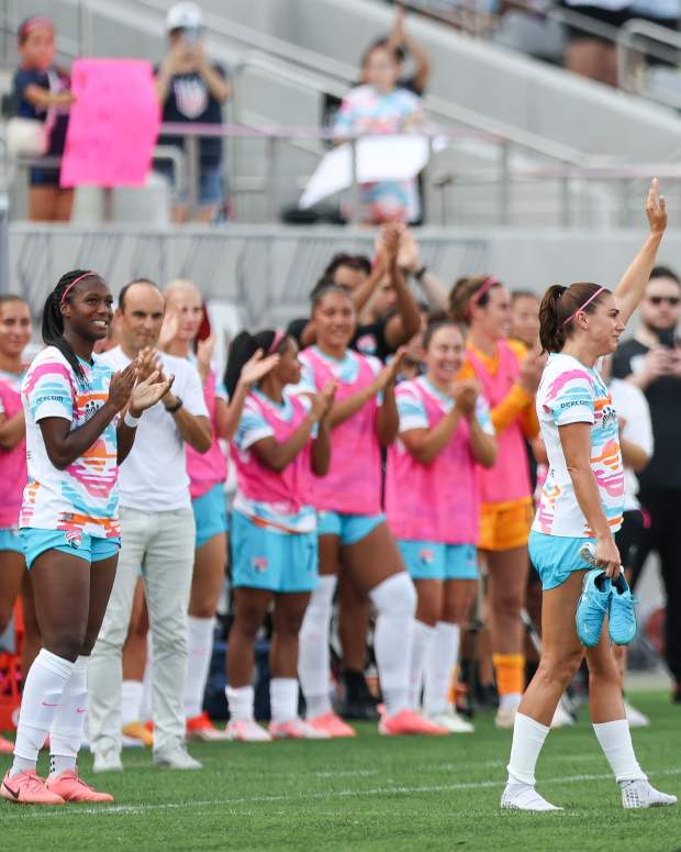 Alex Morgan gets a sendoff in her final career game.