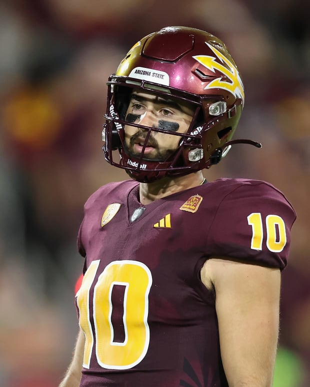 TEMPE, ARIZONA - SEPTEMBER 23: Quarterback Drew Pyne #10 of the Arizona State Sun Devils during the NCAAF game against the USC Trojans at Mountain America Stadium on September 23, 2023 in Tempe, Arizona.  The Trojans defeated the Sun Devils 42-28.  (Photo by Christian Petersen/Getty Images)