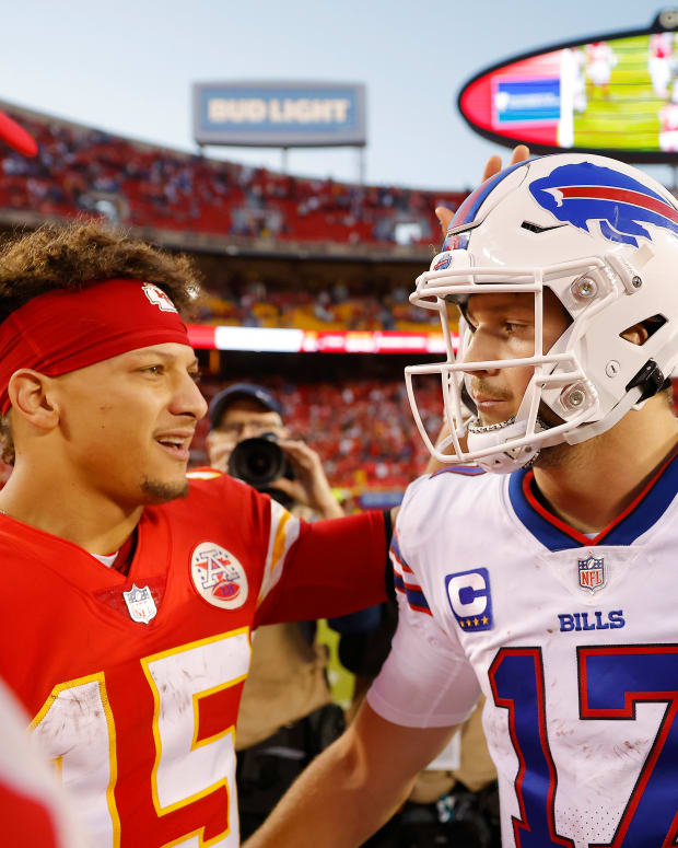 KANSAS CITY, MISSOURI - OCTOBER 16: Patrick Mahomes #15 of the Kansas City Chiefs shakes hands with Josh Allen #17 of the Buffalo Bills after the game at Arrowhead Stadium on October 16, 2022 in Kansas City, Missouri. Buffalo defeated Kansas City 24-20. (Photo by David Eulitt/Getty Images)