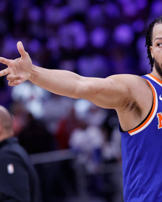 Jalen Brunson celebrates game-winning shot.