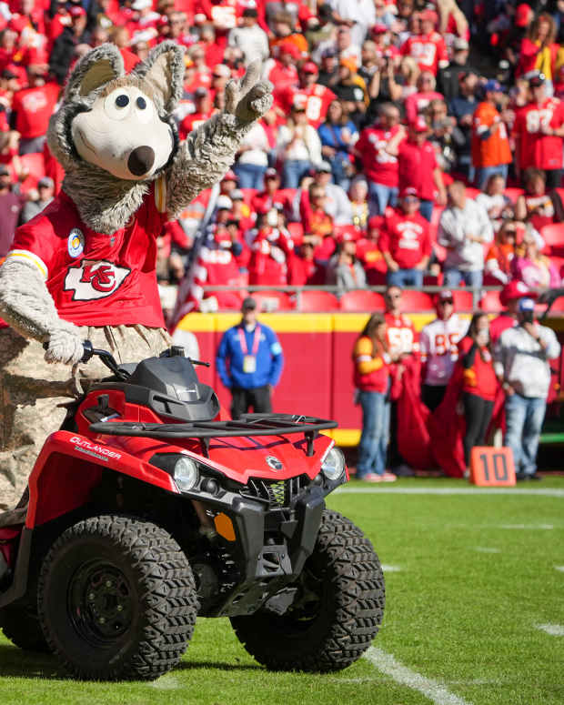 Kansas City Chiefs mascot KC Wolf.