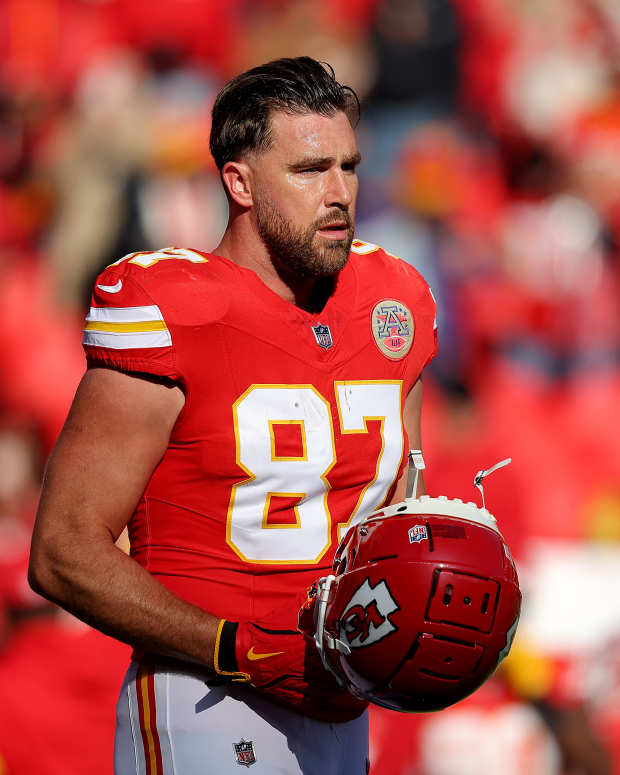 Travis Kelce on field on Nov. 29.