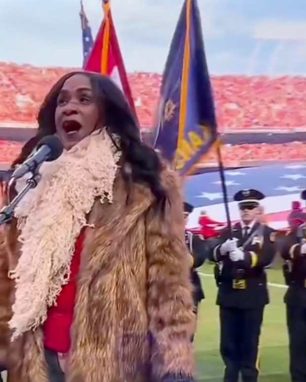 Lanell Lightfoot singing the national anthem.