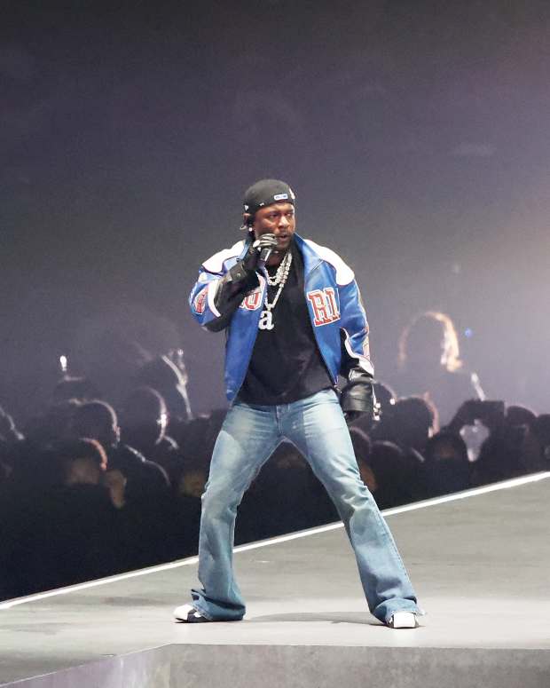 Kendrick Lamar on Super Bowl halftime show stage.