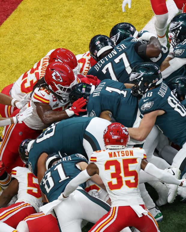 NEW ORLEANS, LA - FEBRUARY 09: QB Jalen Hurts #1 of the Philadelphia Eagles gets a tush push for a touchdown during Super Bowl LIX between the Kansas City Chiefs and the Philadelphia Eagles on Sunday February 9, 2025 at the Caesars Superdome in New Orleans, LA.(Photo by David Buono/Icon Sportswire via Getty Images)