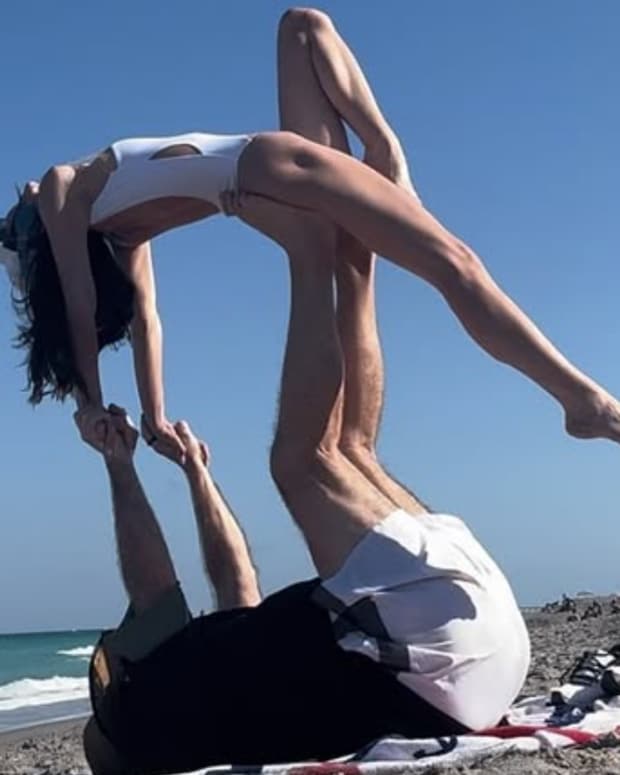 Football Fans React To Bill Belichick, Girlfriend's Spring Break Photos -  The Spun
