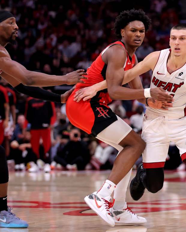 Miami Heat guard Tyler Herro (14) handles the ball against Houston Rockets guard Amen Thompson (1).