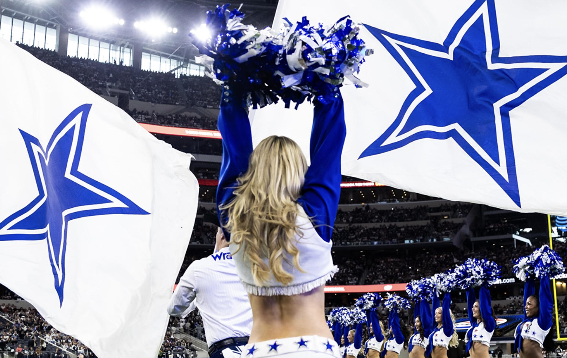 Dallas Cowboys Cheerleader Grabs Attention With Preseason Photo - The Spun