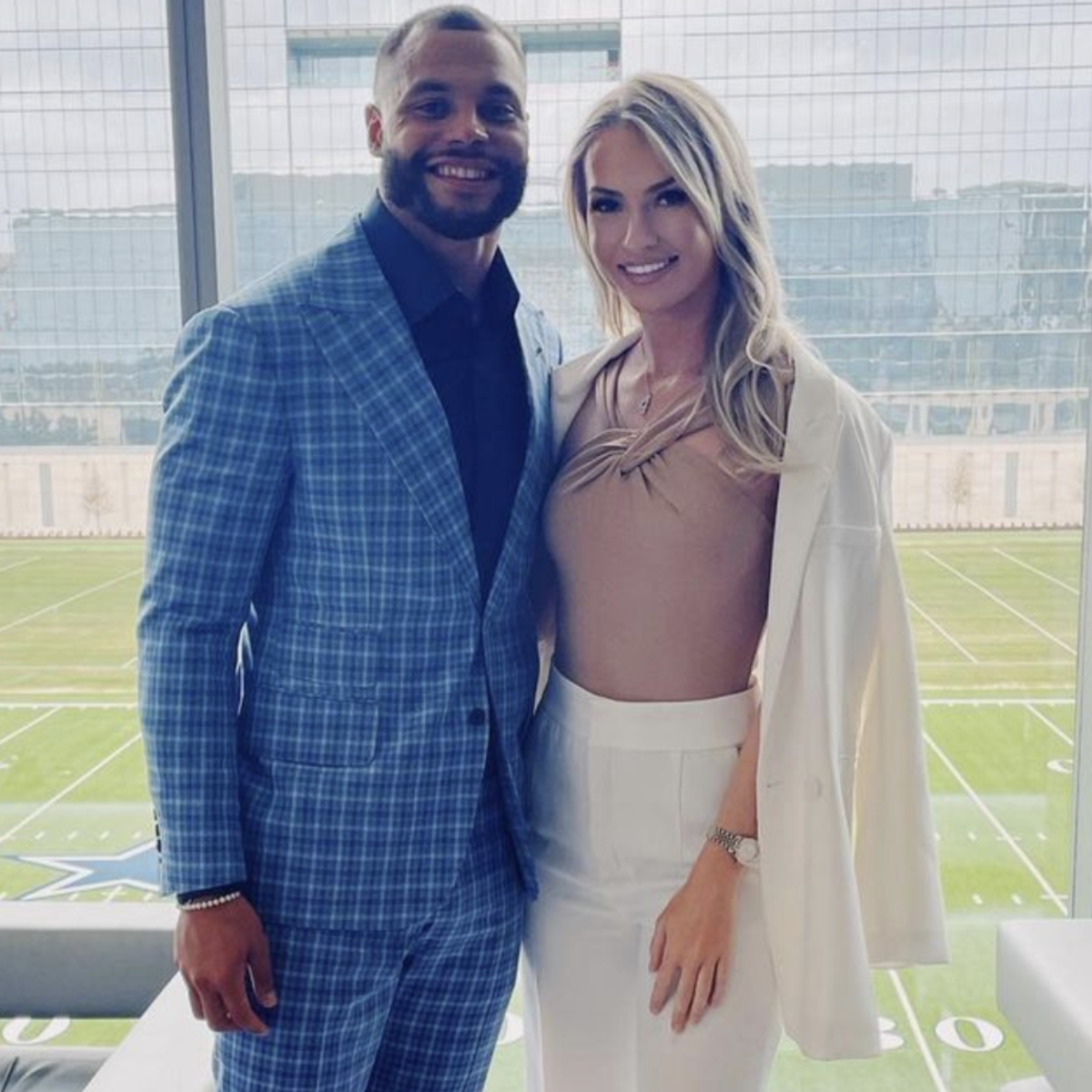 Look: Dak Prescott's Girlfriend Had 2-Word Message Sunday - The Spun