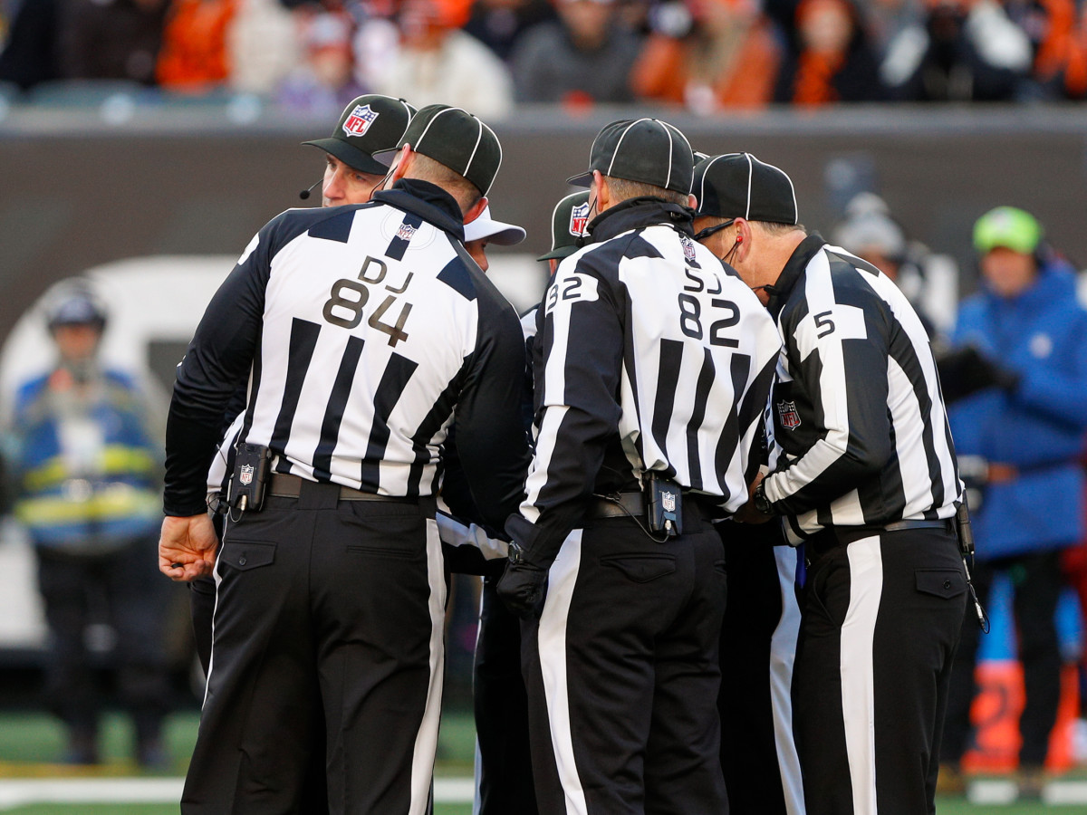 NFL Fans Want Referee Suspended For Rest Of Season - The Spun