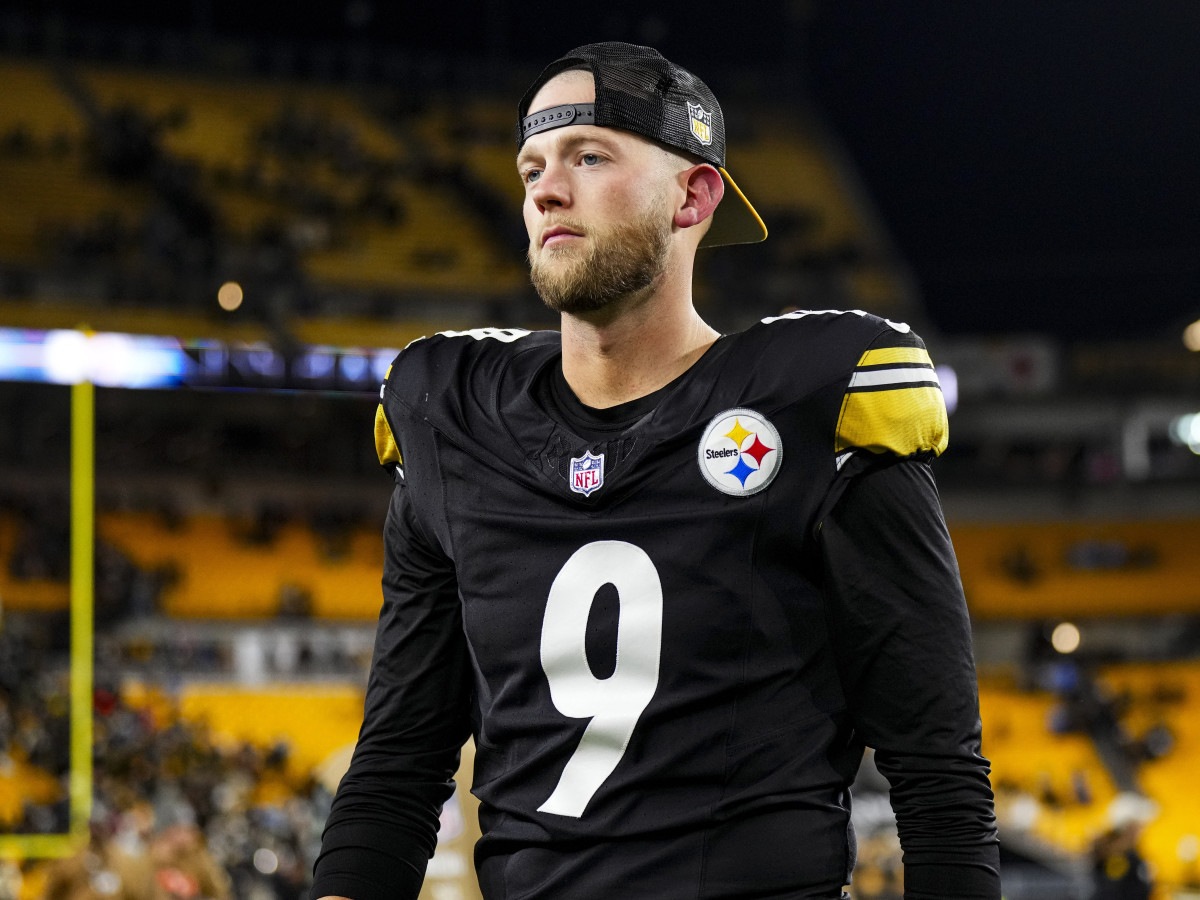 NFL BREAKING: A wave of emotion swept across the football world as Pittsburgh Steelers superstar Chris Boswell made headlines for his participation in Pride activities, sending a powerful message: "Football knows no boundaries when it comes to the LGBT community." The move was met with love and applause from fans around the world, but also controversy, with league officials expressing their displeasure. However, the quarterback remained steadfast, proving that courage and inclusion always outweigh criticism.-ETH