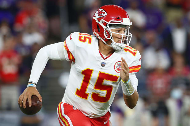 ESPN analyst apologizes to Patrick Mahomes' mom during Monday Night  Football