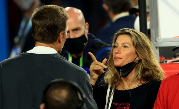 Look: NFL World Reacts To Gisele's Game Day News - The Spun