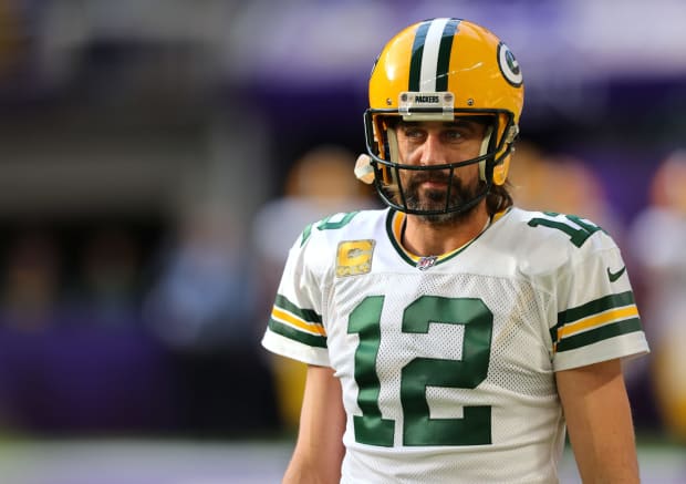 ESPN reporter Lisa Salters interviews Green Bay Packers quarterback Aaron  Rodgers, left, after an NFL football game against the Minnesota Vikings,  Monday, Dec. 23, 2019, in Minneapolis. (AP Photo/Craig Lassig Stock Photo 