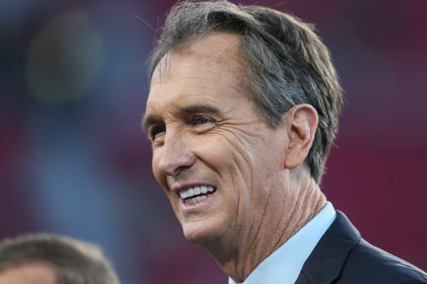 NFL World Reacts To Graphic Cris Collinsworth News - The Spun