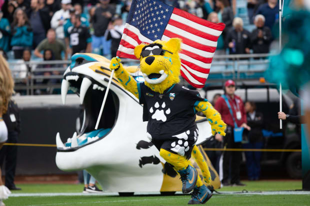 NFL World Reacts To Disturbing Mascot Video - The Spun: What's