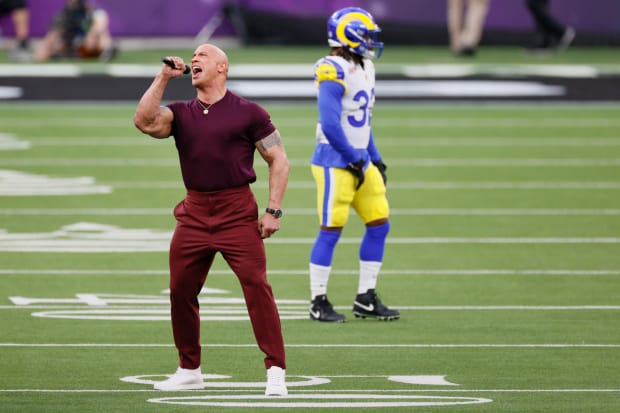 Super Bowl 2022: Watch Dwayne 'The Rock' Johnson hype up crowd, introduce  Bengals and Rams in Los Angeles 