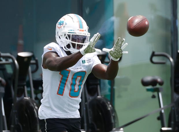 Dolphins WR Tyreek Hill questionable to return with ankle injury