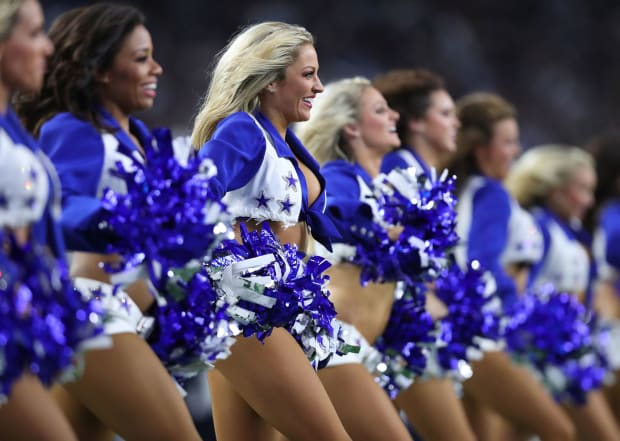 Cowboys Cheerleader Shares Jaw-Dropping Swimsuit Video - The Spun: What's  Trending In The Sports World Today