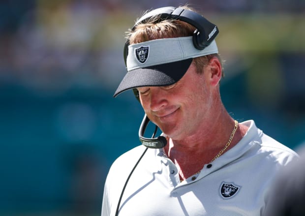 Raiders downplay heated exchange between Gruden and QB Carr