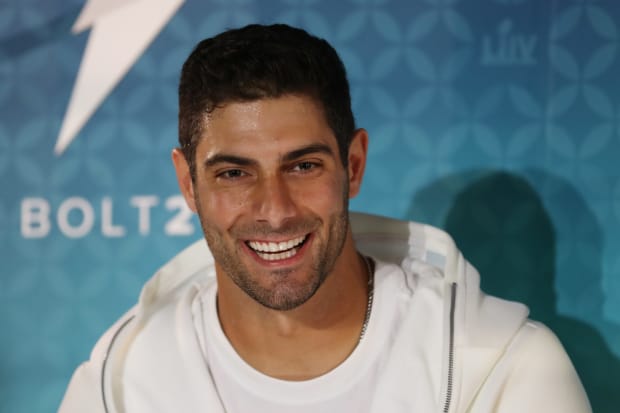 Jimmy Garoppolo greets entire Warriors dance team while sitting courtside –  NBC Sports Bay Area & California