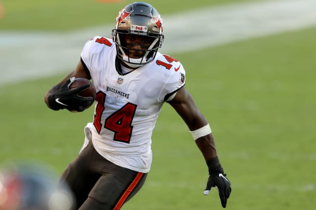 WR Chris Godwin signs long-term contract with Tampa Bay Buccaneers