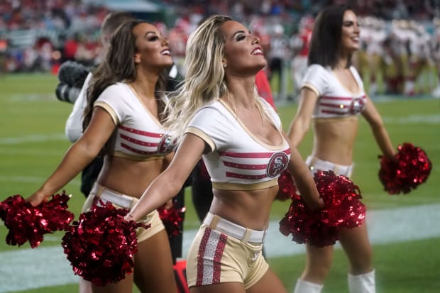 NFL World Reacts To The Chiefs Cheerleader Video - The Spun