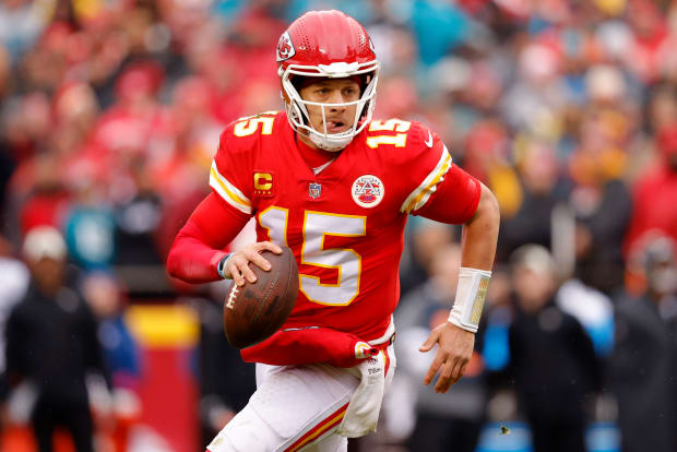 He's Been That Leader on the Defense”: Patrick Mahomes Throws