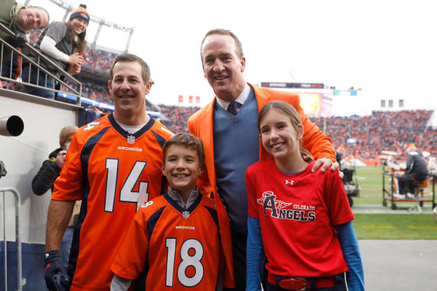 Peyton Manning's 11-year-old son shows off QB skills at NFL Pro Bowl