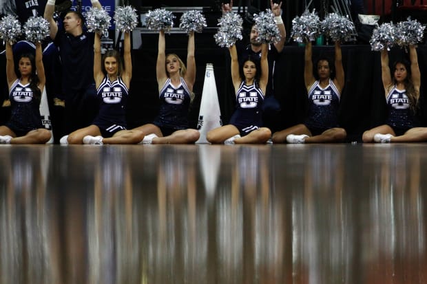 Raiders Cheerleader Goes Viral During Preseason Debut On Sunday - The Spun:  What's Trending In The Sports World Today