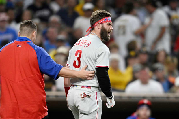 MLB fans mock Bryce Harper as injured star says he can play until