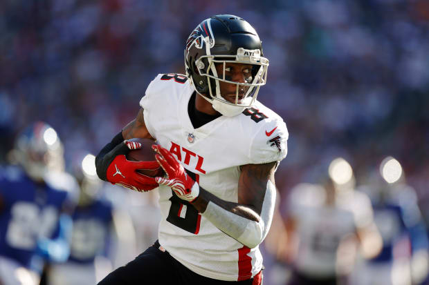 Falcons Fans Ecstatic Over New Throwback Helmets