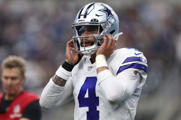 Cowboys' Dak Prescott takes scary low hit from Micah Parsons in practice